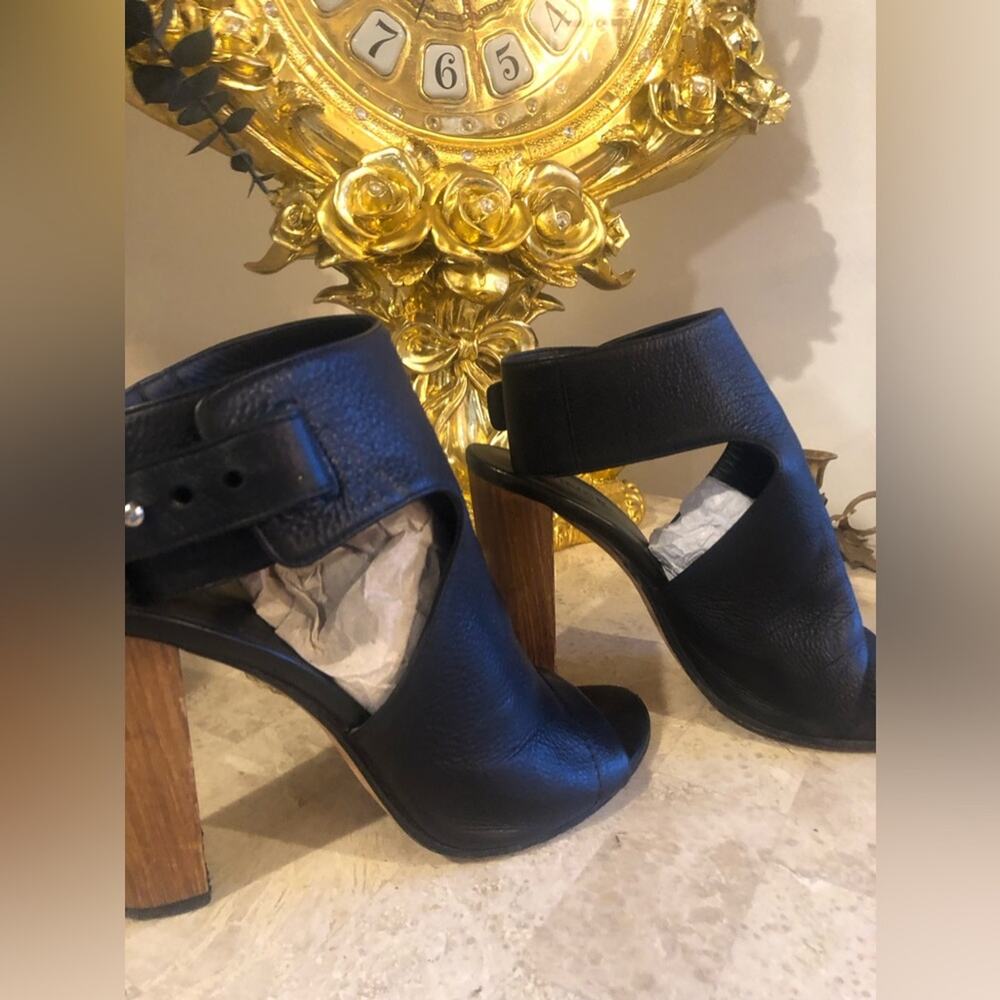Vince. Open heal leather strap thick heel